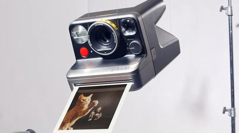 Polaroid Unveils Rretro Instant Camera With Unique Analog Effects
