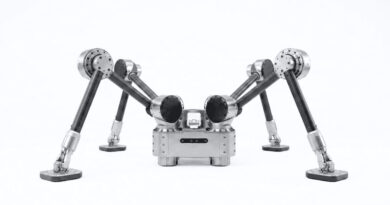 Spider Robot Learns To Weld Ships